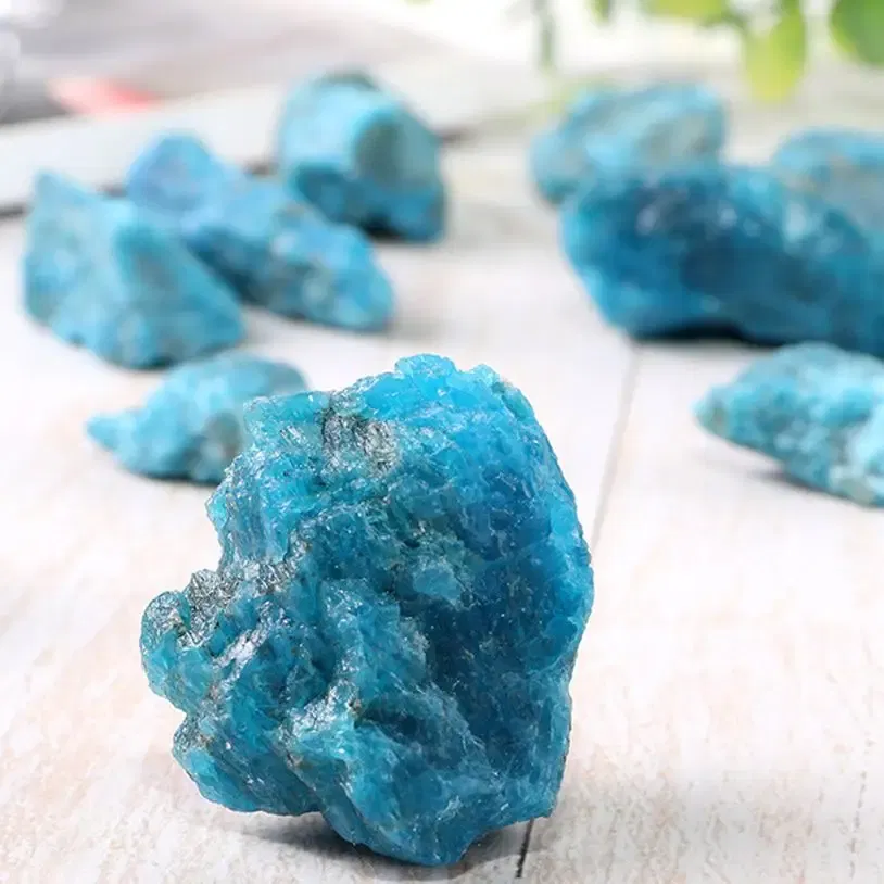Size: 45-50mm - 150g Natural Blue Apatite Crystal Stone Gravel Rough Healing Mineral Specimen Collection Room Decor